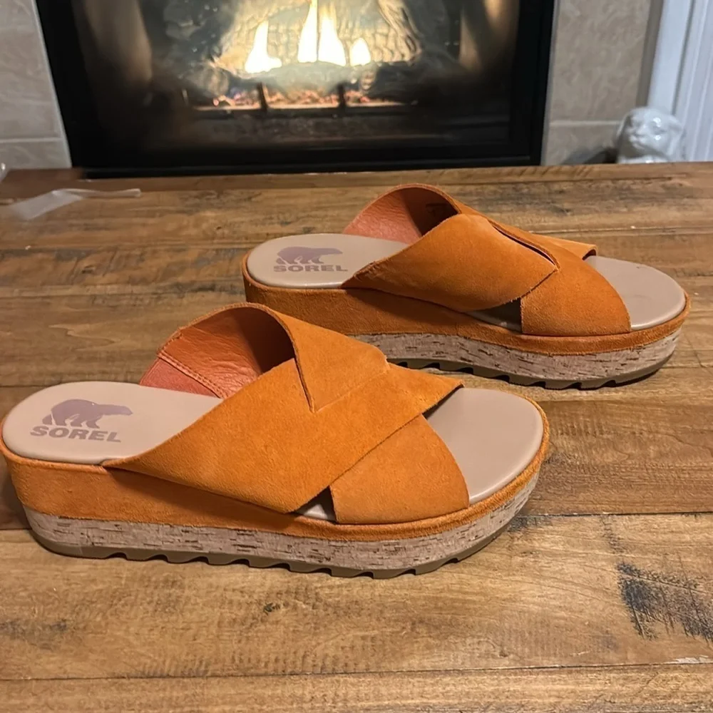 Sorel Cameron Desert Sun/Gum Women's Suede Flatform Mules, 9